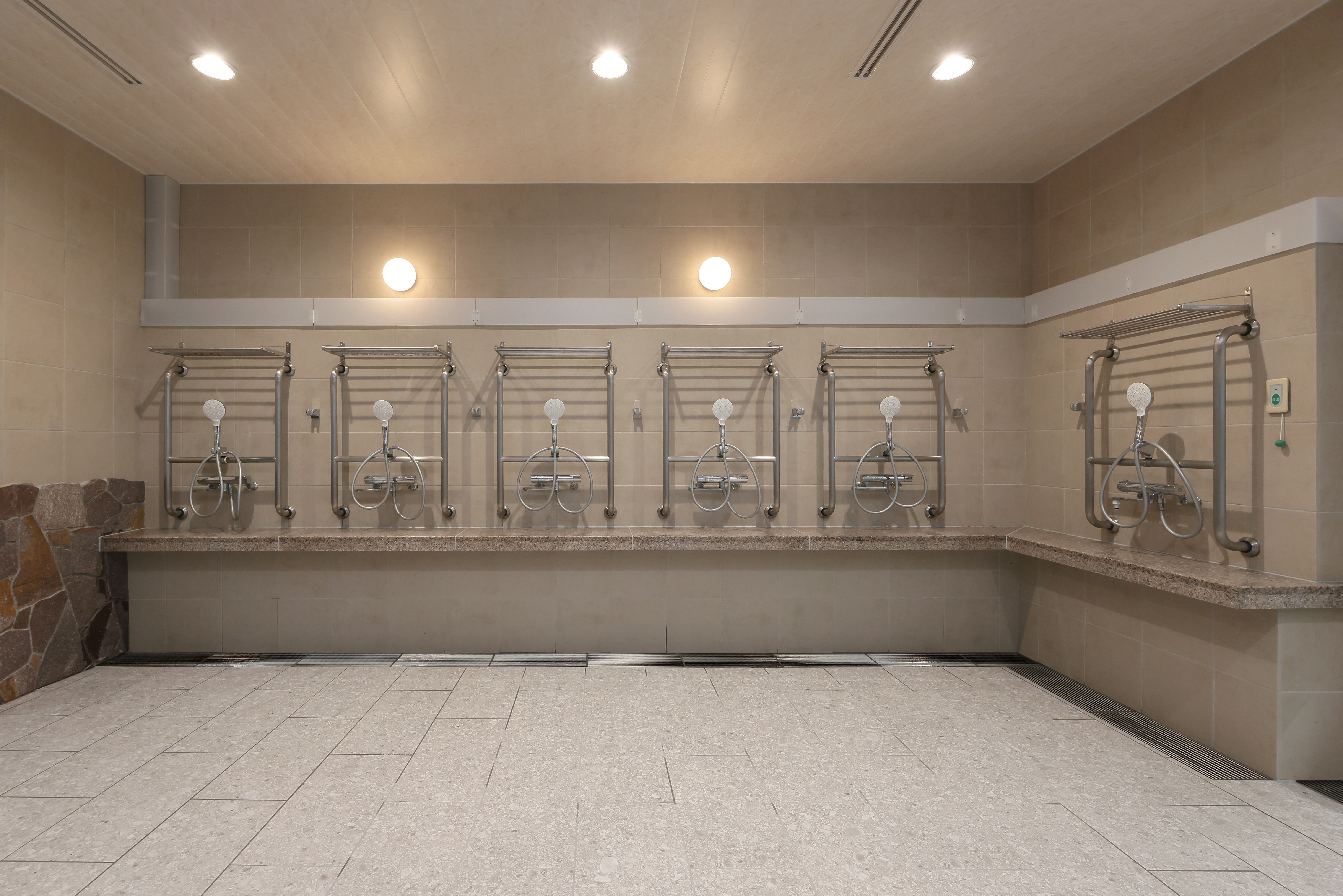 いつもの大浴場を温泉気分に