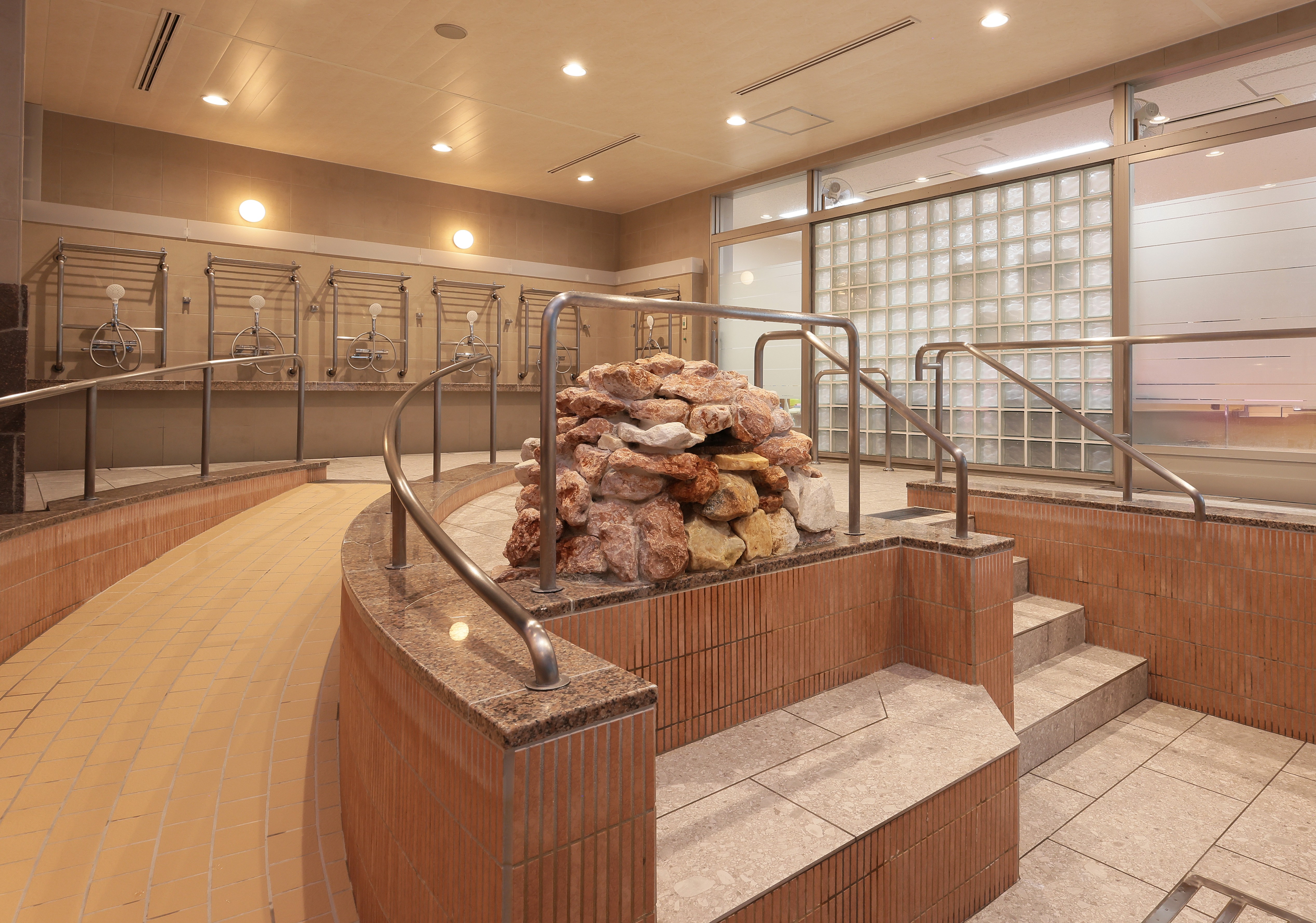 いつもの大浴場を温泉気分に