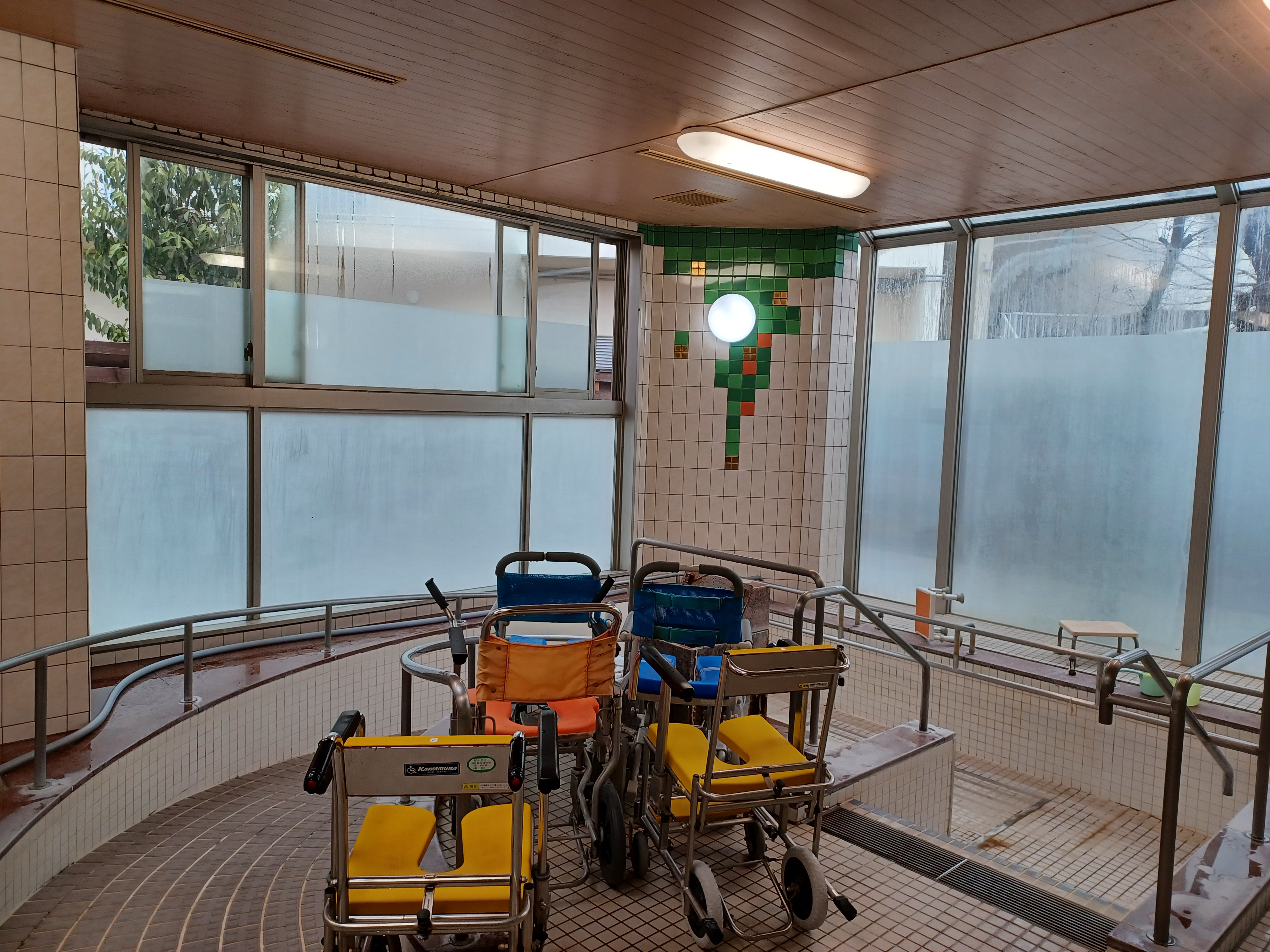 いつもの大浴場を温泉気分に