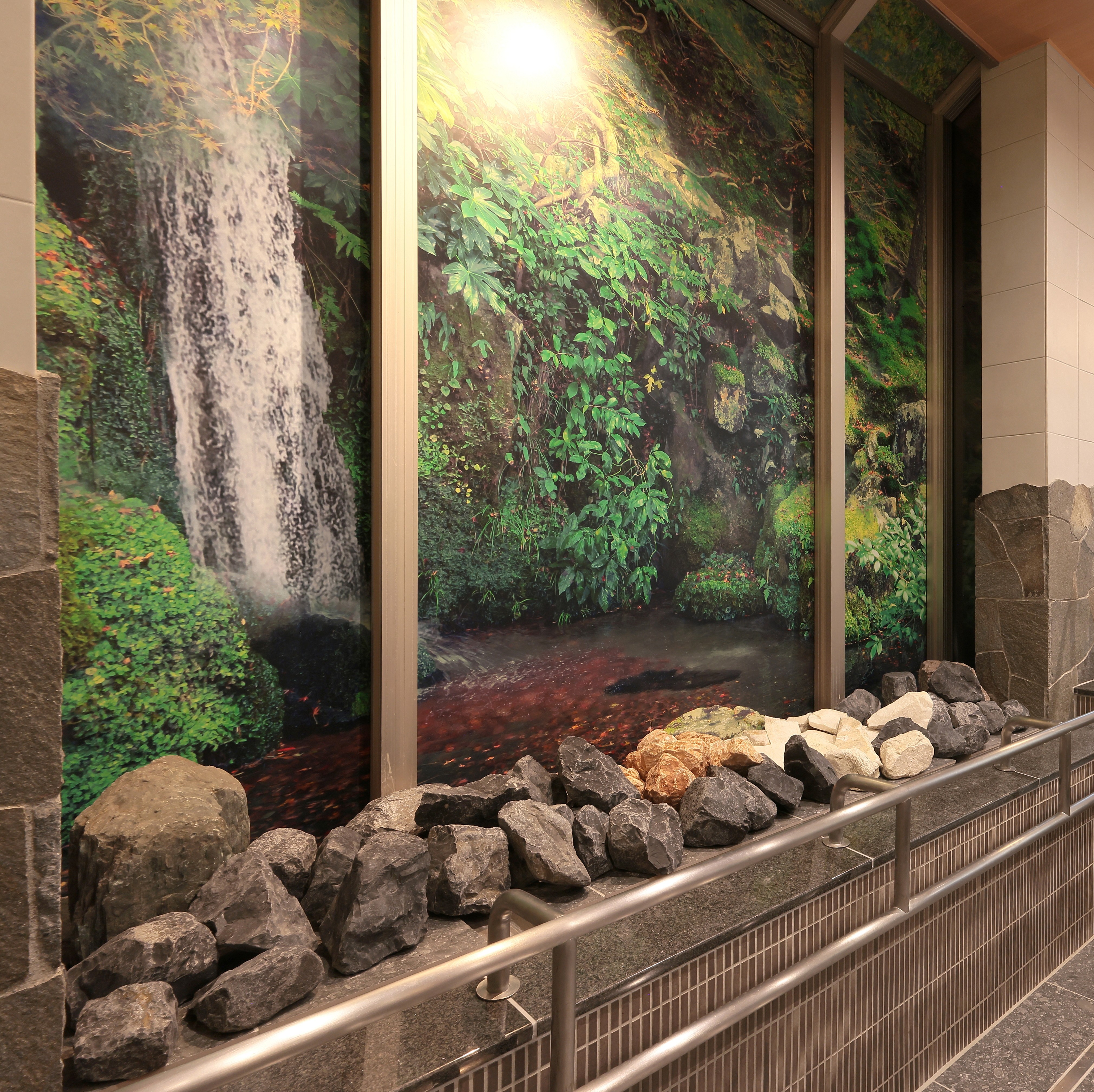 いつもの大浴場を温泉気分に