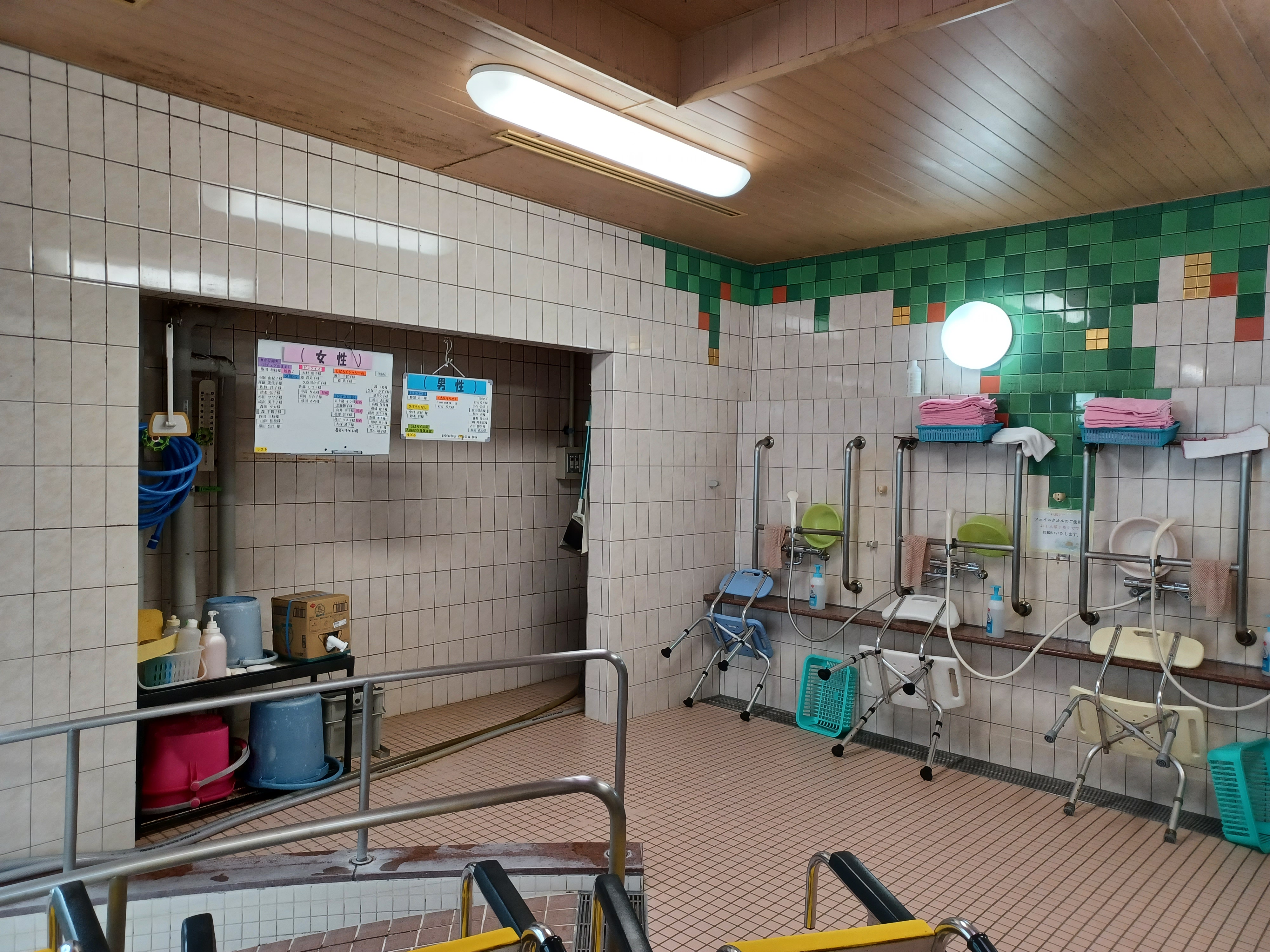 いつもの大浴場を温泉気分に